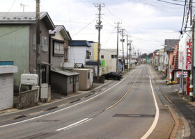 青森県外ケ浜町の中心部の様子＝４月２４日