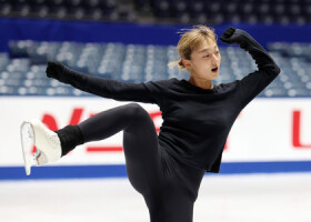 開幕を前に調整する坂本花織＝７日、東京・国立代々木競技場