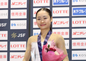 女子で優勝した島田麻央＝１７日、広島・ひろしんビッグウェーブ