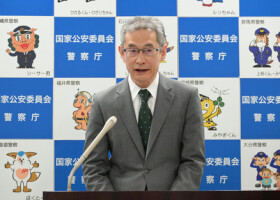 定例記者会見に臨む警察庁の露木康浩長官＝１２日午前、東京都千代田区