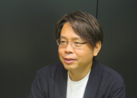 災害時のＳＮＳ上のデマについて説明するスペクティの村上建治郎社長＝１１月２８日、東京都千代田区