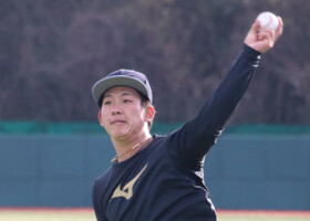 自主トレーニングを公開した阪神ドラフト１位新人の伊原＝３日、奈良県香芝市