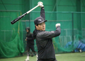 自主トレーニングを公開した阪神の大山＝２４日、甲子園球場