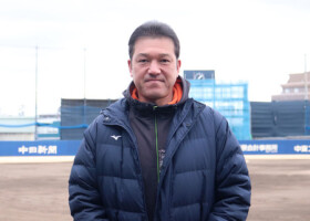 中日のスカウトに就いた山田潤さん＝１６日、ナゴヤ球場