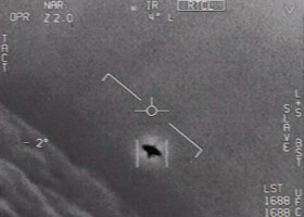 米国防総省が２０２０年４月２７日公開した、海軍機パイロットが撮影した不審な飛行物体の映像