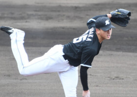ヤクルトとの練習試合に登板したロッテの田中晴＝１８日、沖縄県浦添市