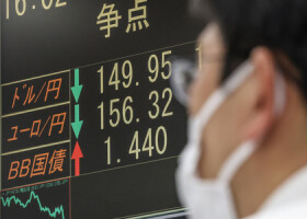 １ドル＝１４９円台に上昇した円相場を示すモニター＝２０日午後、東京都中央区