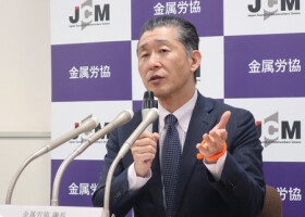 ２０２５年春闘の交渉状況について、記者会見する金属労協の金子晃浩議長＝２７日午後、東京都中央区