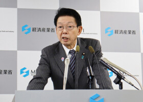 武藤容治経済産業相＝２月７日、経産省