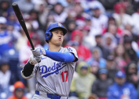 フィリーズ戦の５回、三振に倒れるドジャースの大谷＝６日、フィラデルフィア（ＡＦＰ時事）