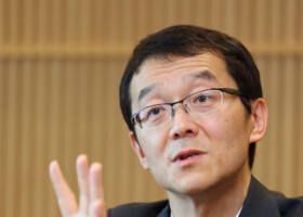 インタビューに答える農林中央金庫の北林太郎理事長＝９日、東京都千代田区