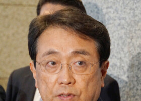 赤沢亮正経済再生担当相＝１０日、東京都千代田区