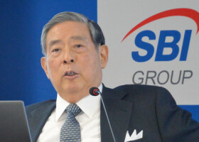 記者会見するＳＢＩホールディングスの北尾吉孝会長兼社長＝２０２４年１１月、東京都港区