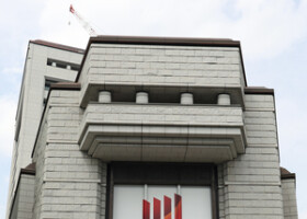 東京証券取引所＝東京都中央区