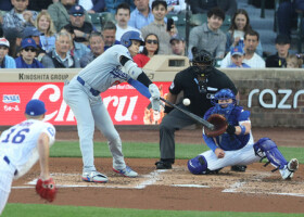 カブス戦の３回、右前打を放つドジャースの大谷（右から３人目）＝２３日、シカゴ