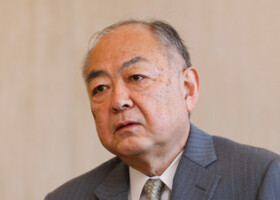インタビューに応じる元農林水産審議官の針原寿朗・住友商事顧問＝４月２２日、東京都千代田区