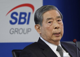 記者会見するＳＢＩホールディングスの北尾吉孝会長兼社長＝９日午後、東京都港区の同社本社