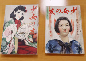 中原淳一が描いた「少女の友」の表紙（左・１９４０〈昭和１５〉年３月号）と、降板後の表紙（右・４３〈昭和１８〉年３月号）＝７日、熊本県の菊陽町図書館
