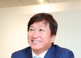インタビューに答えるＮＥＸＹＺ．Ｇｒｏｕｐの近藤太香巳社長＝５日、東京都渋谷区