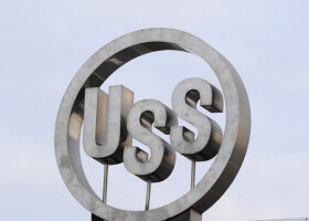 米鉄鋼大手ＵＳスチールのロゴ＝２０１２年１１月（ＡＦＰ時事）