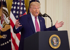 トランプ米大統領＝１２日、アメリカ・ワシントン（ＥＰＡ時事）