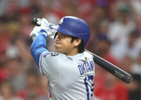 レッズ戦の５回、勝ち越しの２点二塁打を放つドジャースの大谷＝２８日、シンシナティ