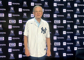 始球式後、取材に応じた元ジャイアンツ投手の村上雅則さん＝２９日、ニューヨーク