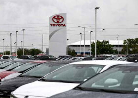 ３月２７日、米テキサス州ヒューストンにあるトヨタ自動車販売店（ＡＦＰ時事）