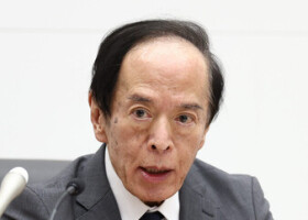金融政策決定会合を終え、記者会見する日銀の植田和男総裁＝３１日午後、日銀本店