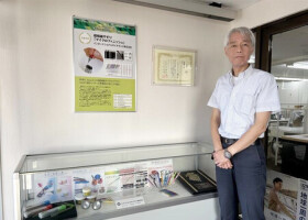 米国の関税政策の影響に関し取材に応じるインターナショナルダイヤモンドの江口国康社長＝７月２８日、東京都大田区