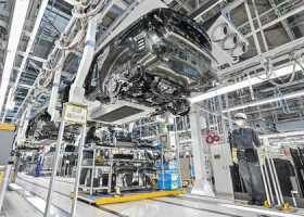 日本国内の自動車生産ライン（資料・ＡＦＰ時事）