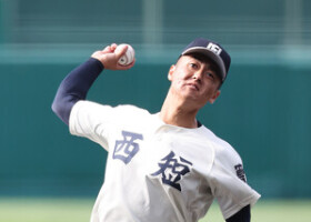 力投する西日本短大付先発の中野＝９日、甲子園