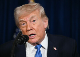 トランプ米大統領＝３日、南部フロリダ州パームビーチ（ＡＦＰ時事）