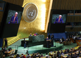 国連総会で演説するトランプ米大統領＝２０２５年９月２３日、ニューヨーク（ＡＦＰ時事）