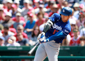 ナショナルズ戦の３回、３点本塁打を放つドジャースの大谷＝３日、ワシントン