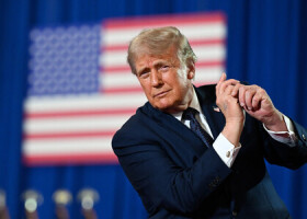 トランプ米大統領＝２２日、ニューヨーク州サファーン（ＡＦＰ時事）