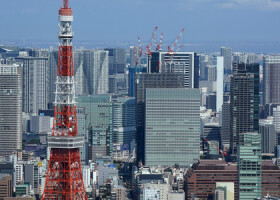 東京都心のビル街＝２０２５年８月（ＡＦＰ時事）