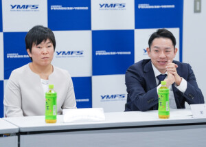 パラスポーツのセミナーに参加するパリパラリンピック代表の半谷静香（左）と若山英史＝１５日、東京都中央区（ヤマハ発動機スポーツ振興財団提供）