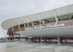 建て替え工事中のパロマ瑞穂スタジアム＝２３日、名古屋市瑞穂区